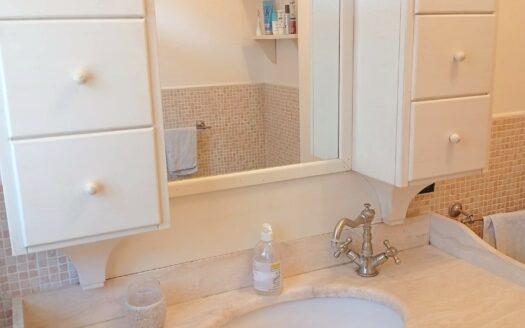 Monsummano Terme. Zona Grotta Giusti. Appartamento con due camere e giardino