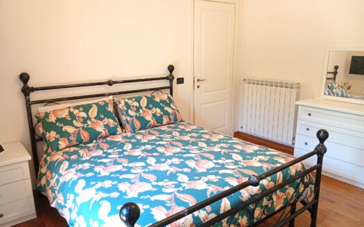 Monsummano Terme. Zona Grotta Giusti. Appartamento con due camere e giardino