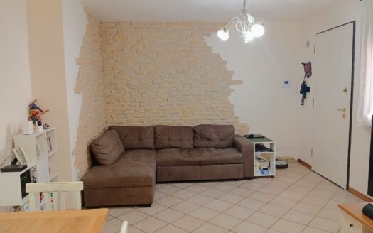 Monsummano Terme. Zona Grotta Giusti. Appartamento con due camere e giardino