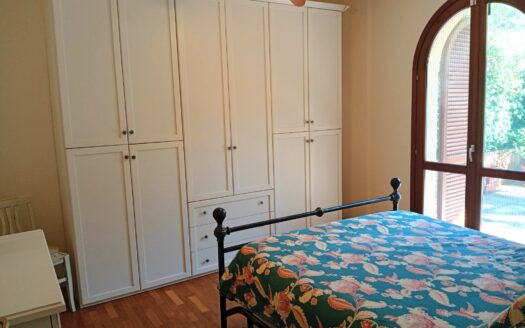 Monsummano Terme. Zona Grotta Giusti. Appartamento con due camere e giardino