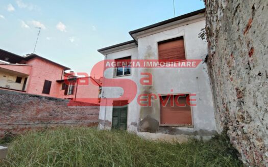 Montecatini Terme. Zona Nord. Unifamiliare da ristrutturare