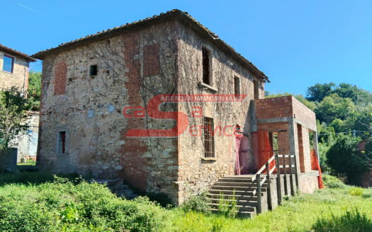 **Colonica in Vendita a Montecatini Terme**