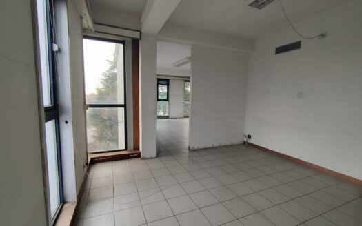 Montecatini Terme ufficio 225 mq. con posti auto