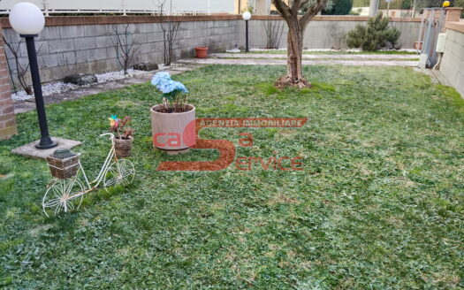 Ponte Buggianese appartamento indipendente con giardino e posto auto