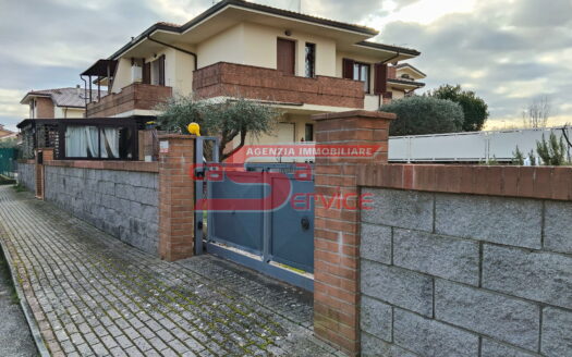 Ponte Buggianese appartamento indipendente con giardino e posto auto