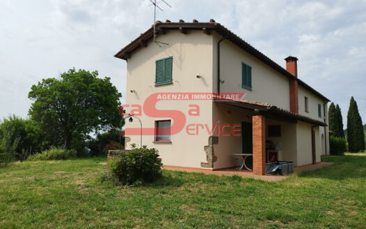 Buggiano, in zona collinare casale con terreno