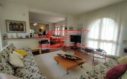 Buggiano, in zona collinare casale con terreno