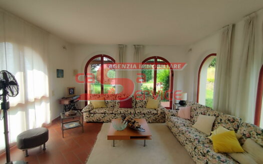 Buggiano, in zona collinare casale con terreno