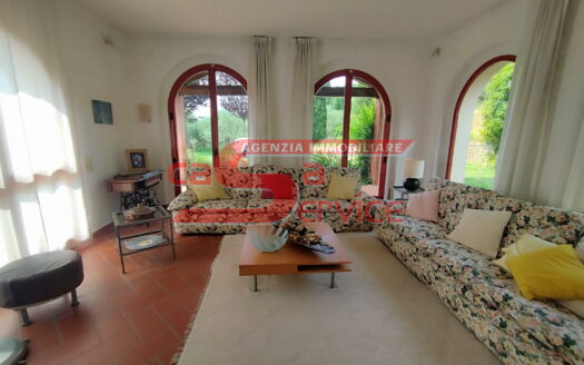 Buggiano, in zona collinare casale con terreno