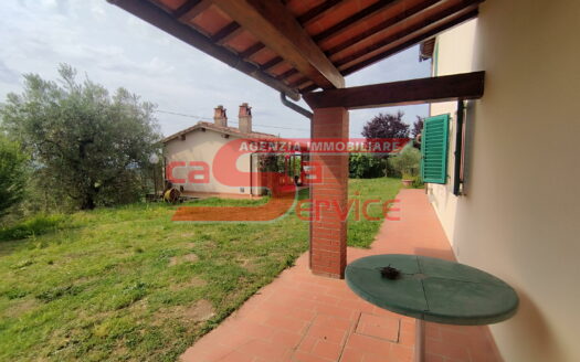 Buggiano, in zona collinare casale con terreno