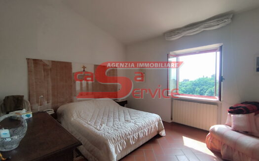 Buggiano, in zona collinare casale con terreno