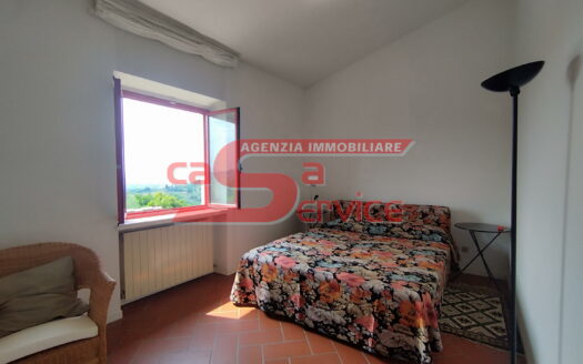 Buggiano, in zona collinare casale con terreno