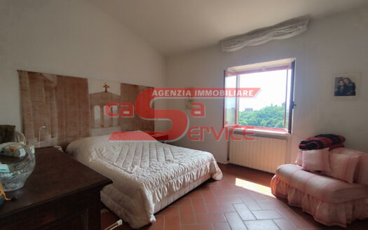 Buggiano, in zona collinare casale con terreno