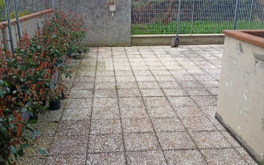 Monsummano Terme, appartamento piano terra con giardino e due camere