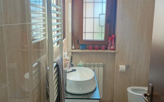 Buggiano, zona centro, bilocale con garage