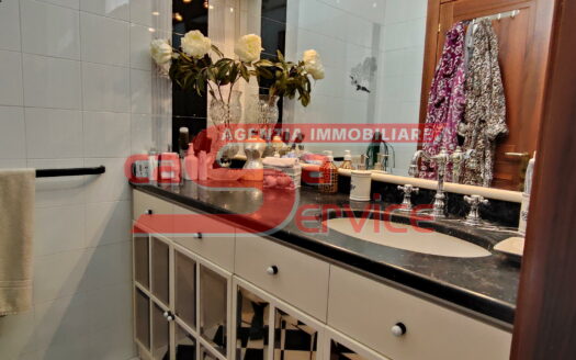 **Montecatini Terme, Villetta Angolare in Vendita**