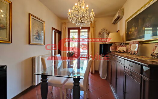 **Montecatini Terme, Villetta Angolare in Vendita**