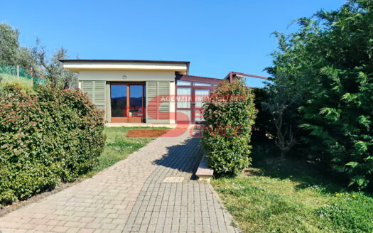 Massa e Cozzile – immobile in posizione panoramica con terreno