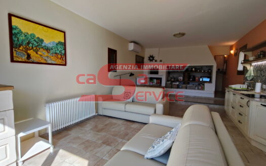 Massa e Cozzile – immobile in posizione panoramica con terreno