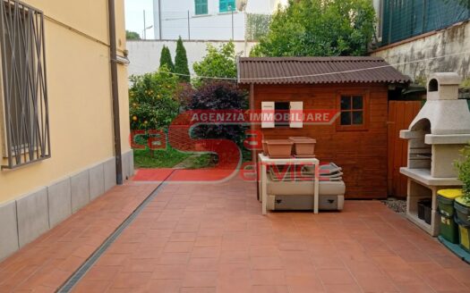 Montecatini Terme. Zona Querceta. Piano terra con giardino