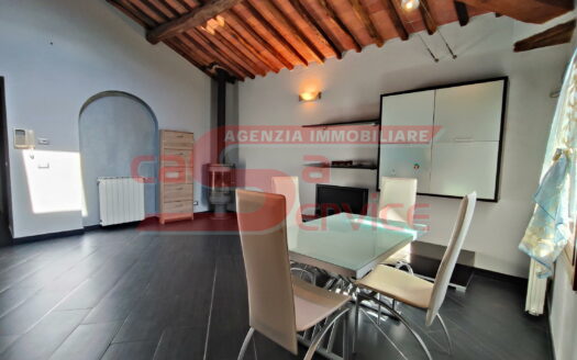 Uzzano, loc. Sant’Allucio, Appartamento in Stile Toscano con Finiture di Pregio