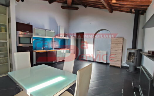 Uzzano, loc. Sant’Allucio, Appartamento in Stile Toscano con Finiture di Pregio