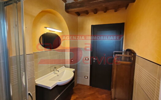 Uzzano, loc. Sant’Allucio, Appartamento in Stile Toscano con Finiture di Pregio