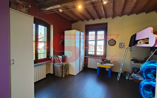 Uzzano, loc. Sant’Allucio, Appartamento in Stile Toscano con Finiture di Pregio