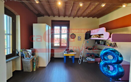 Uzzano, loc. Sant’Allucio, Appartamento in Stile Toscano con Finiture di Pregio