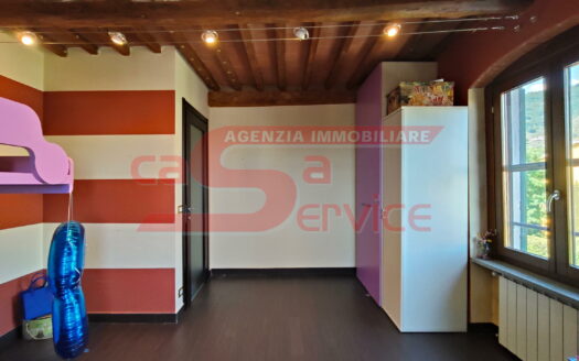 Uzzano, loc. Sant’Allucio, Appartamento in Stile Toscano con Finiture di Pregio