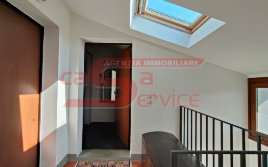 Uzzano, loc. Sant’Allucio, Appartamento in Stile Toscano con Finiture di Pregio
